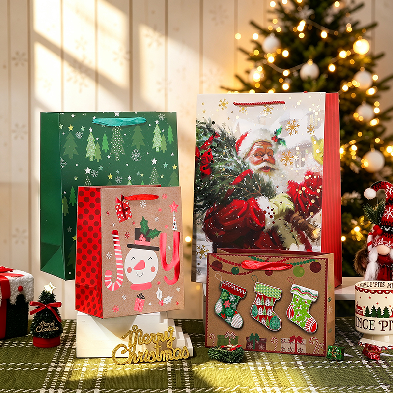 Christmas Printed Kraft Paper Gift Bag Seasonal Decorative