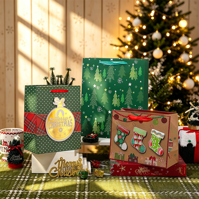 Christmas Printed Kraft Paper Gift Bag Seasonal Decorative