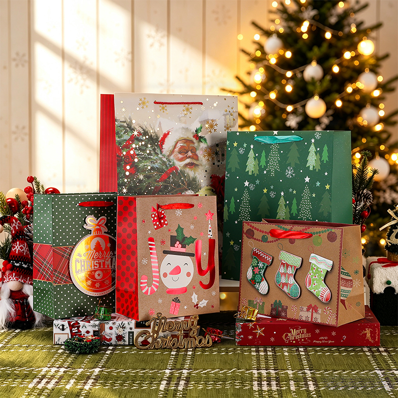 Christmas Printed Kraft Paper Gift Bag Seasonal Decorative