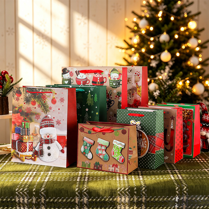 Christmas Printed Kraft Paper Gift Bag Seasonal Decorative